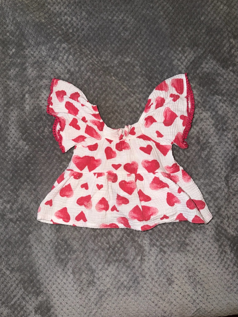 Jessica Simpson White Top with Red Heart Print and Flutter Sleeves